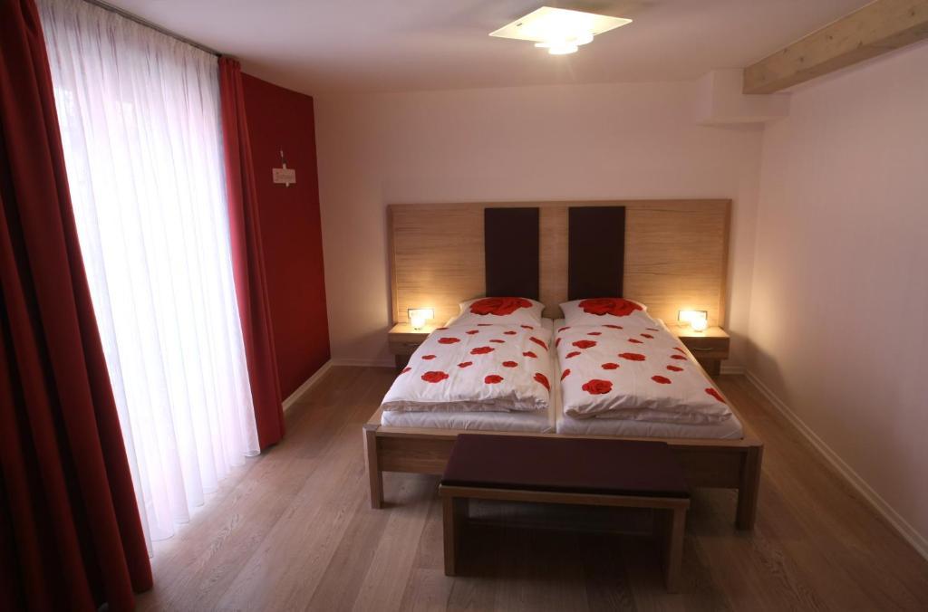 Rothweinhotel Wiesenbronn Стая снимка